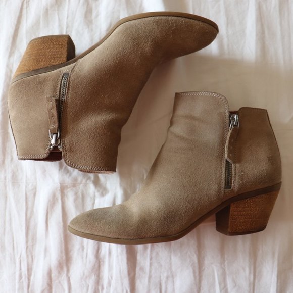 SOLD FRYE size 7.5 M Judith Ash Beige Suede Leather Ankle short Boots 3470015 - Picture 2 of 9